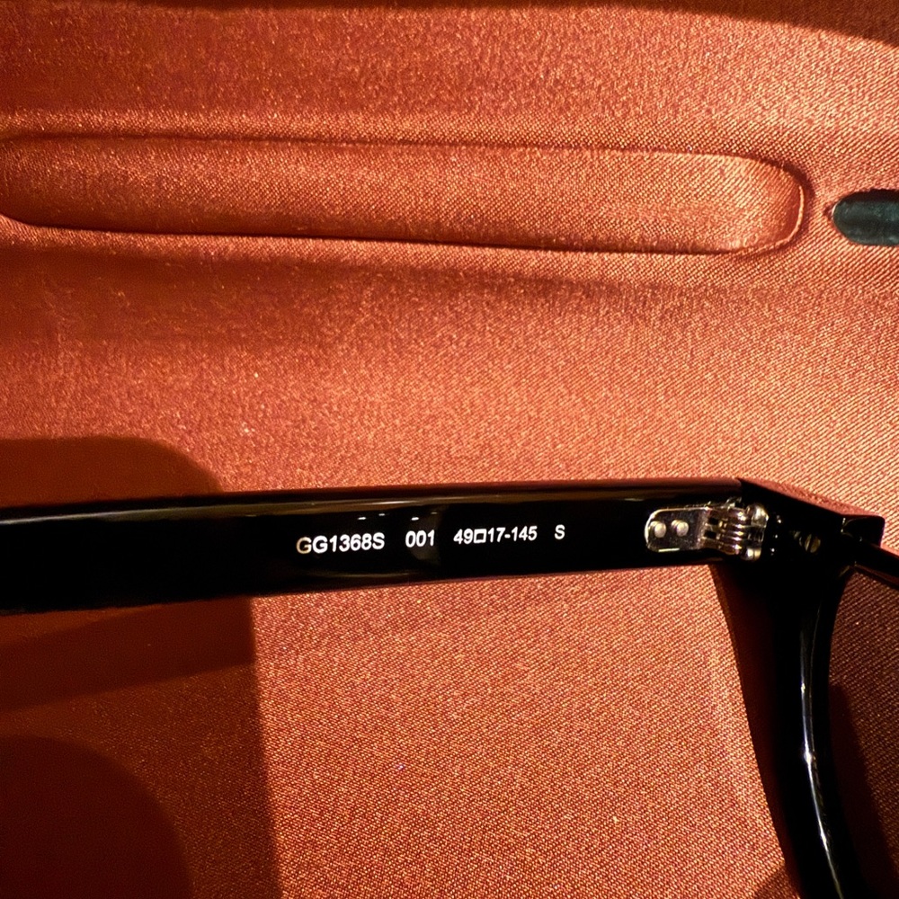 GUCCI GG1368S Oval Semi- rimless sunglasses in black acetate - Picture 10 of 13